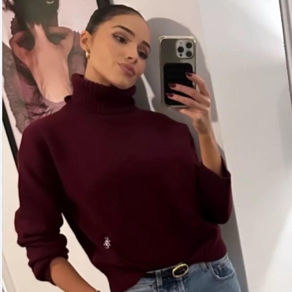 Sporty and rich maroon turtleneck - new! Women’s size small